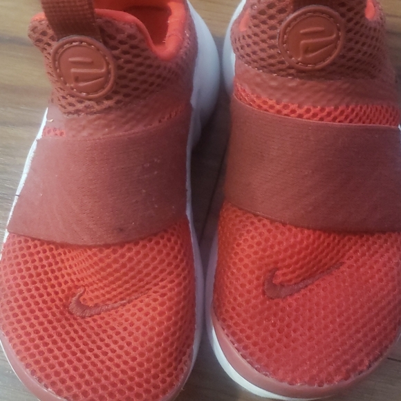 Nike - Picture 3 of 8